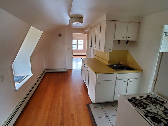 4th image of 558 Washington Ave #3