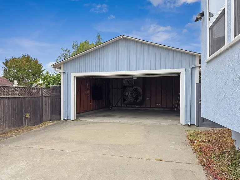 926 Cerrito St — Photo 17