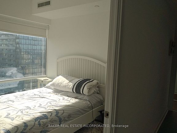 5th image of 15 Grenville St #3703