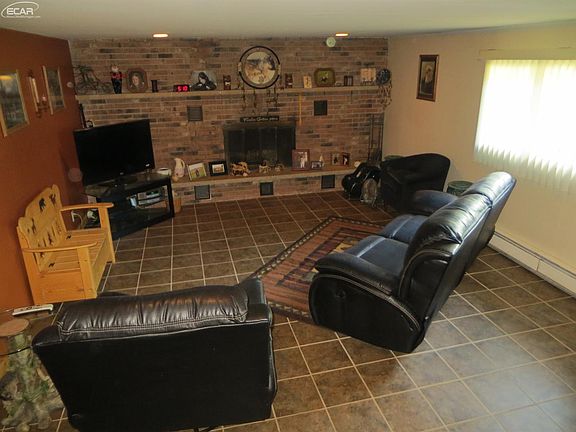 2nd image of 215 Maplewood Dr