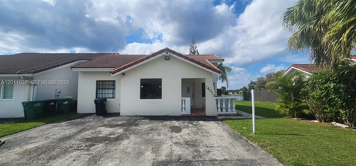 Photo 2 of 23 - 14313 SW 45th Ter #14313 - Miami, FL Building Photo - 14313 SW 45th Ter #14313