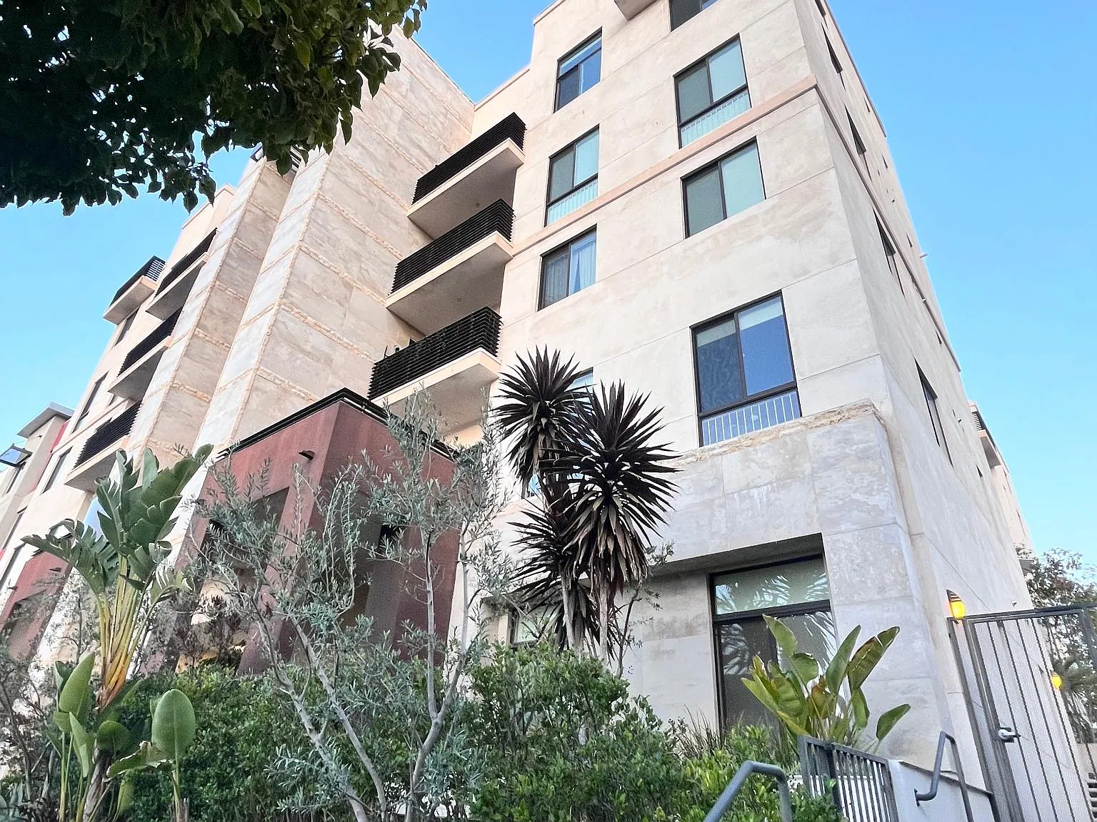 2 bed, 1450 sqft, $5,950 — Photo 3