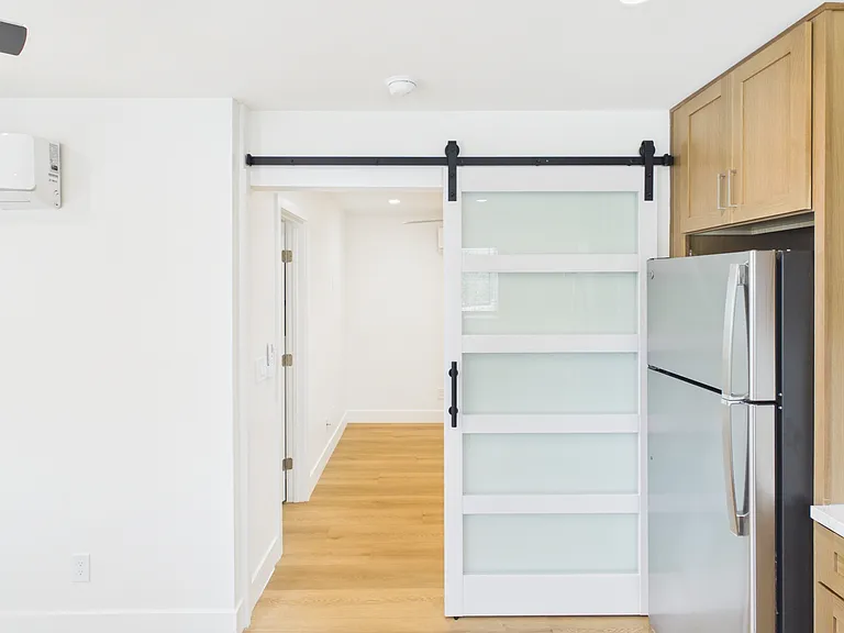 1130 W Redwood St — Photo 14