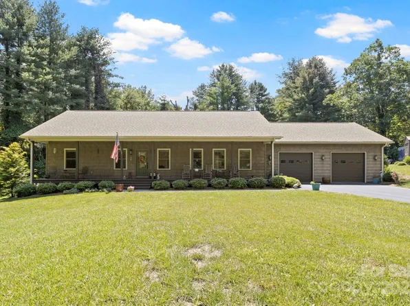 99 Pinecrest Estates Dr, Flat Rock, NC 28731