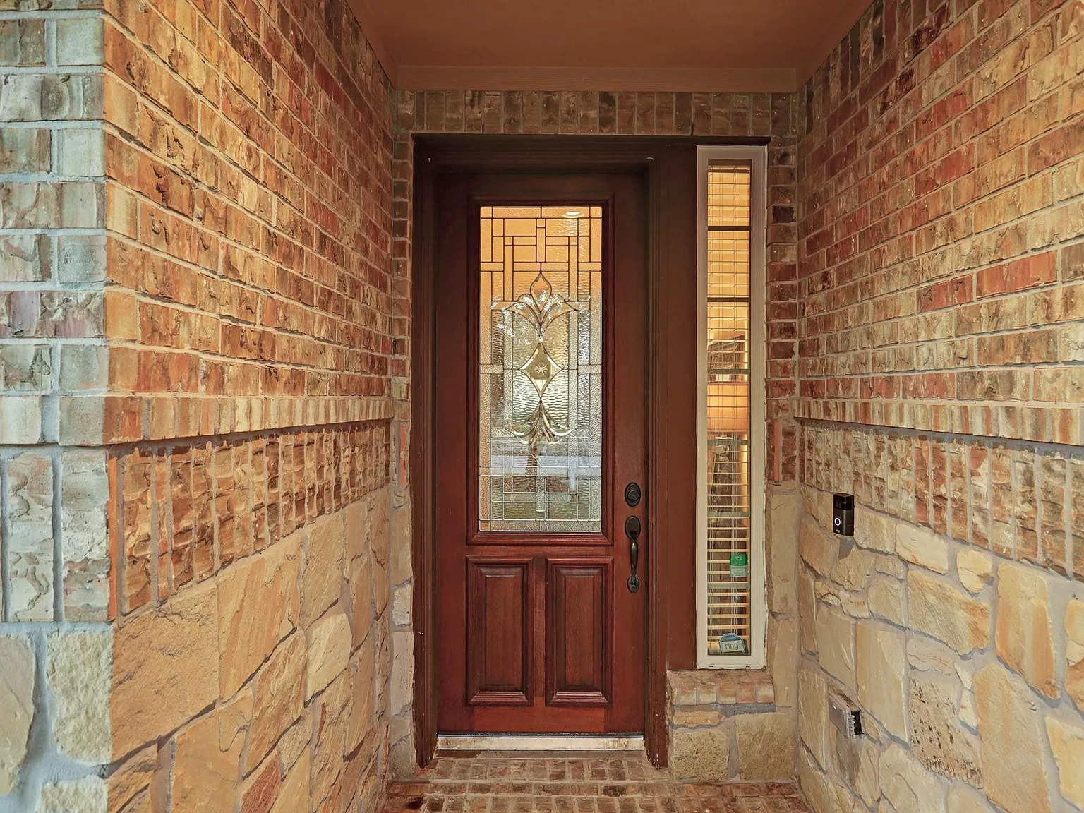 4 bed, 3.5 bath, 2643 sqft, $2,400 — Photo 3