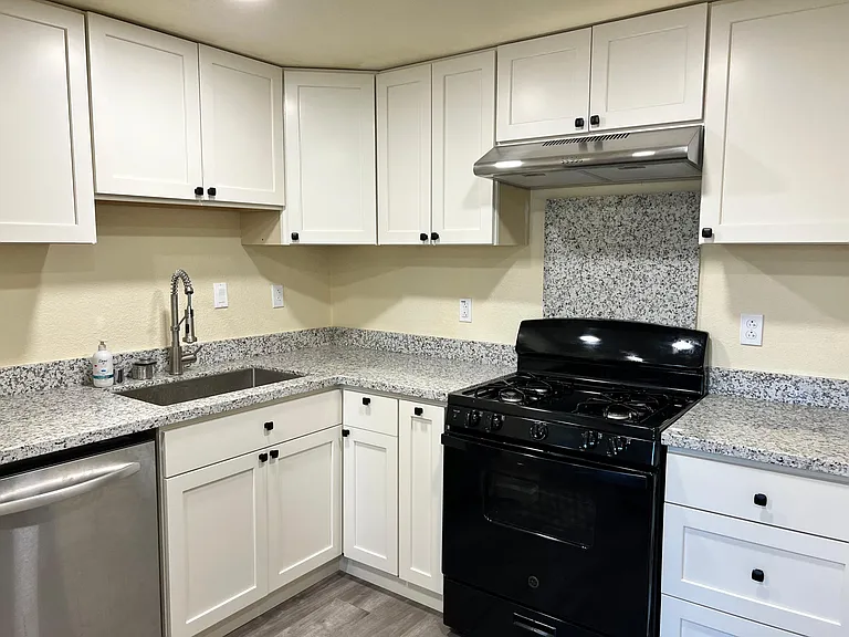 442 E H St #442 — Photo 11