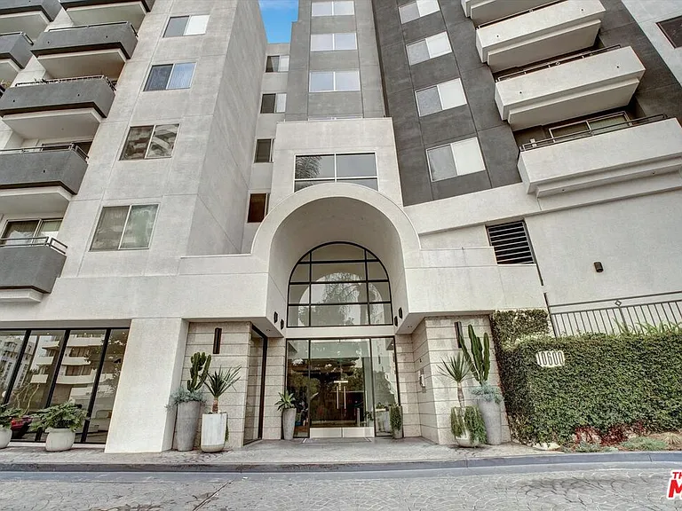10610 Wilshire Blvd #533 — Photo 2