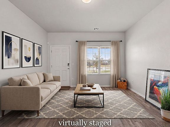 2nd image of 1007 N Deer Court Way