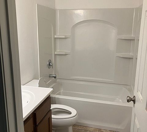 5th image of 983 E Lincoln St #983
