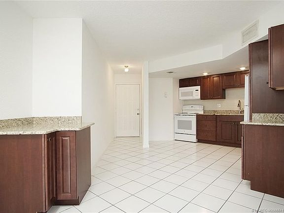 5th image of 2083 NE Collins Cir APT 81