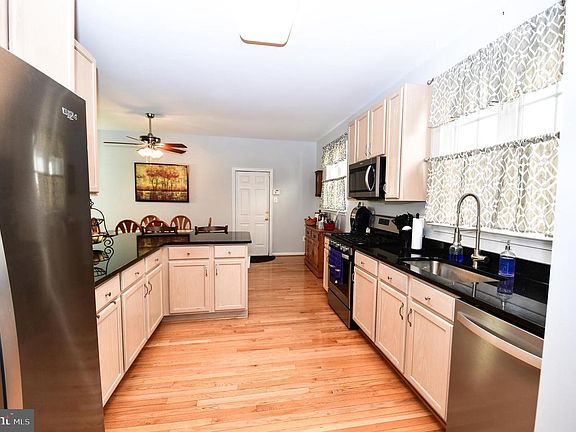 3rd image of 13914 Coachmans Cir