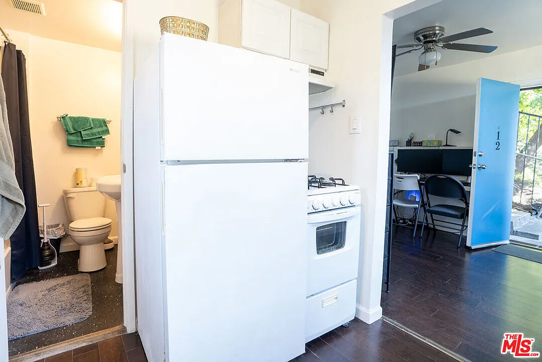 Studio, 1.0 bath, 332 sqft, $1,950 — Photo 3