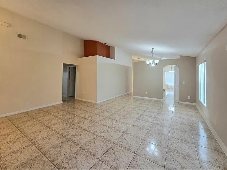 13912 Valleybrooke Ln — Photo 3