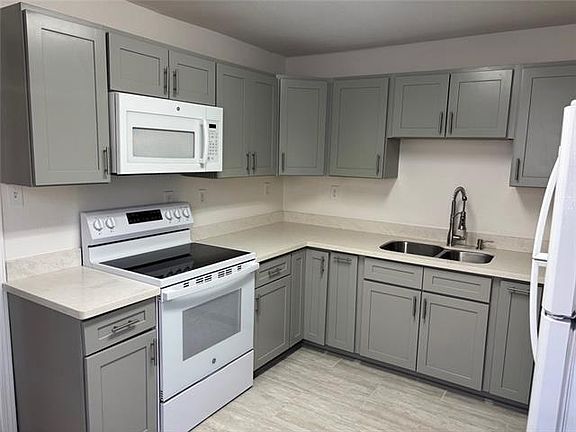 4th image of 454 Avenue A