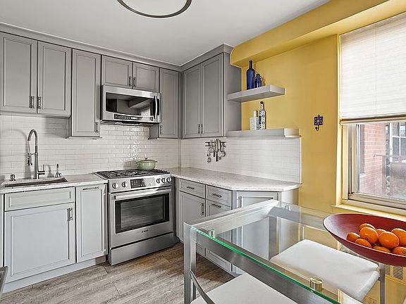 5th image of 135 Ocean Pkwy APT 4U