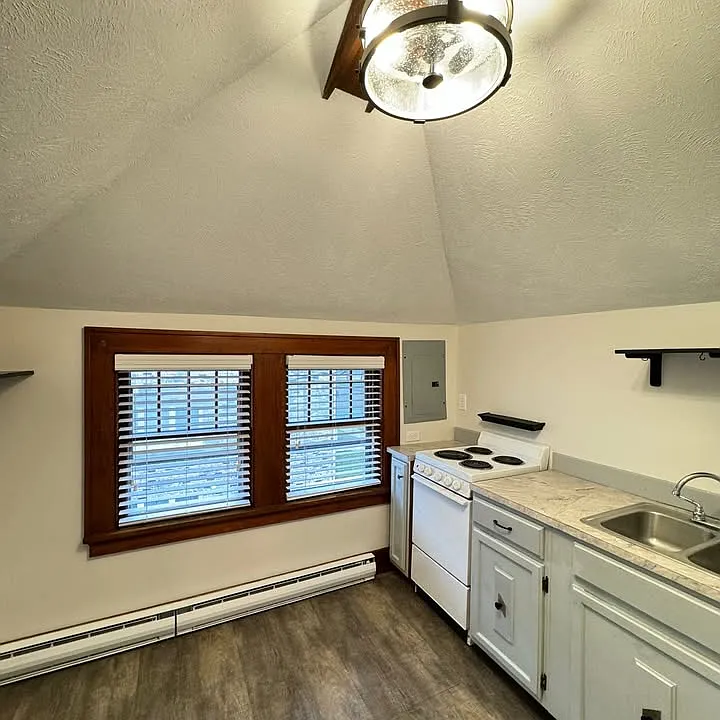 1004 B St #1