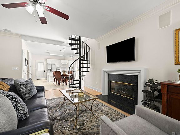 3rd image of 8590 Oliver Ave