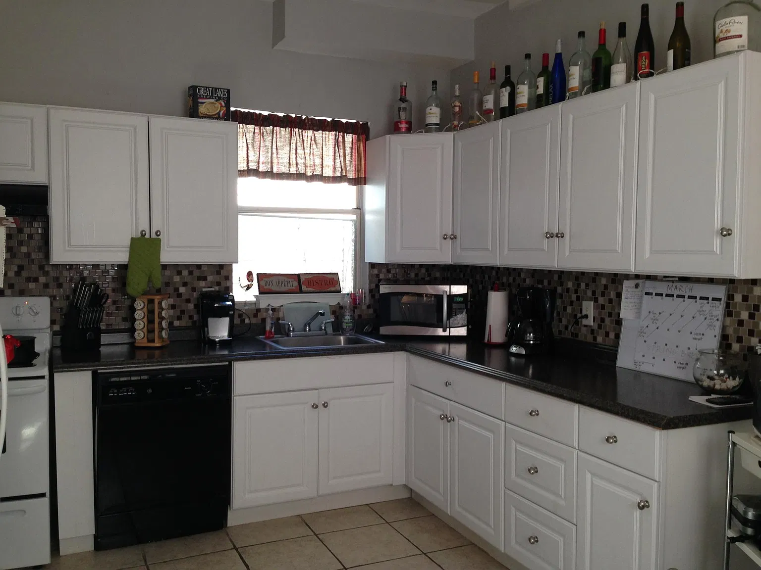 4 bed, 1641 sqft, $2,800 — Photo 2