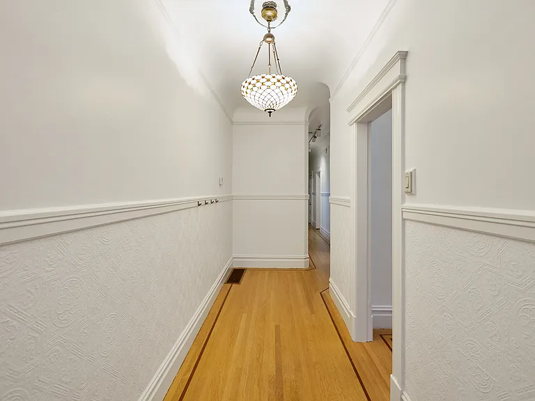 172 Hartford St — Photo 2