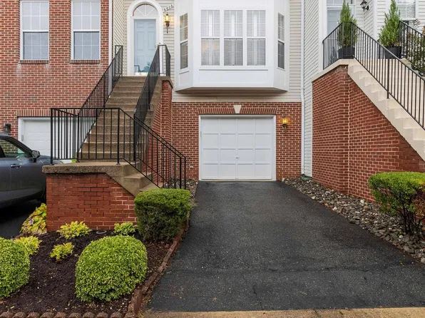 6606 Desiree Ct, Alexandria, VA 22315