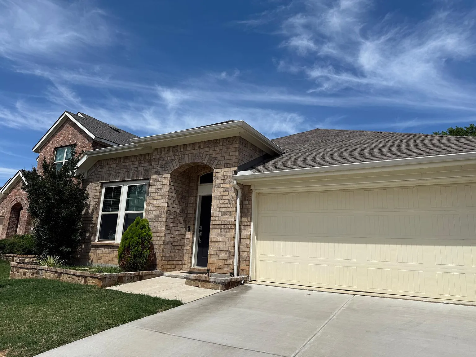 3 bed, 2249 sqft, $2,900 — Photo 2