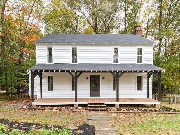 3rd image of 124 Mosswood Ct