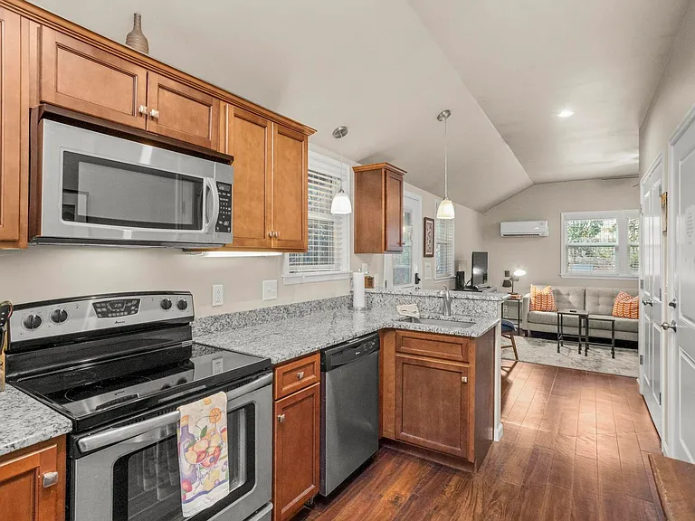 1606 Cedar Ln #B — Photo 6