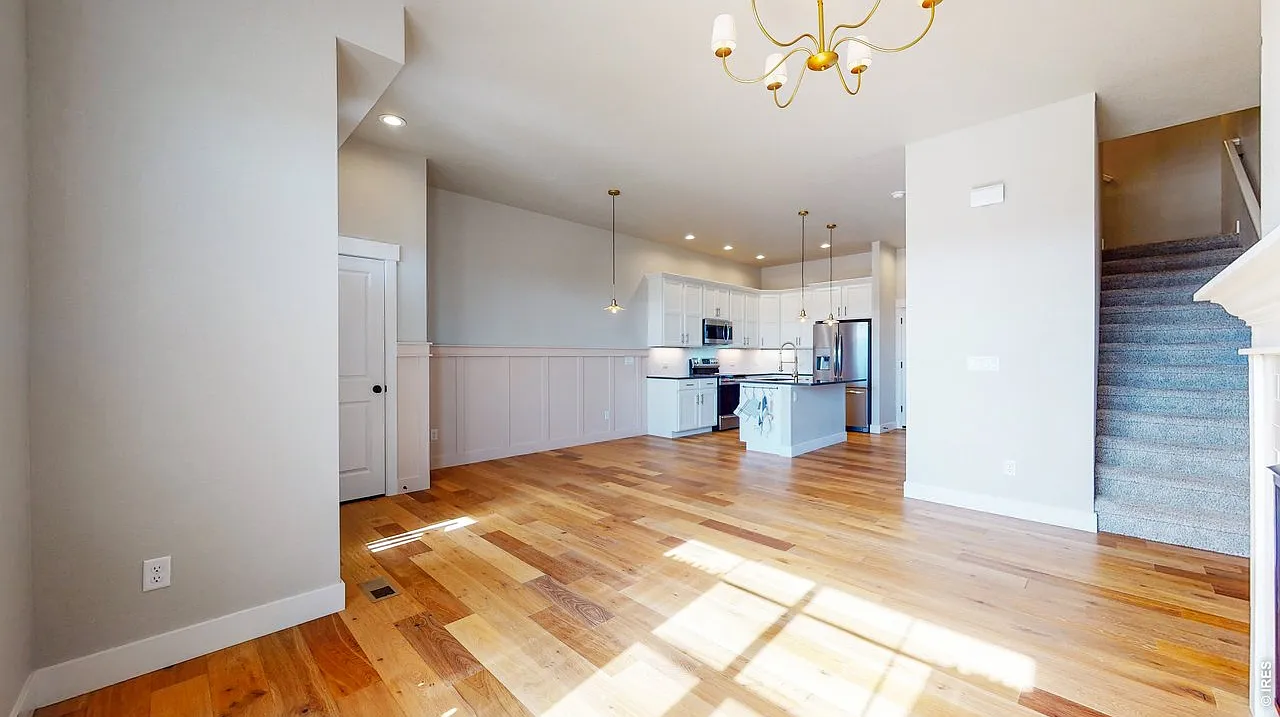 3 bed, 3.5 bath, 2003 sqft, $2,750 — Photo 3