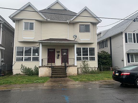 3rd image of 920-922 W Elm St