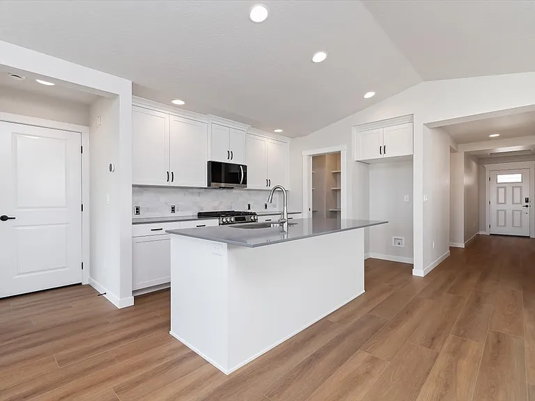 1761 E Hadler St — Photo 5