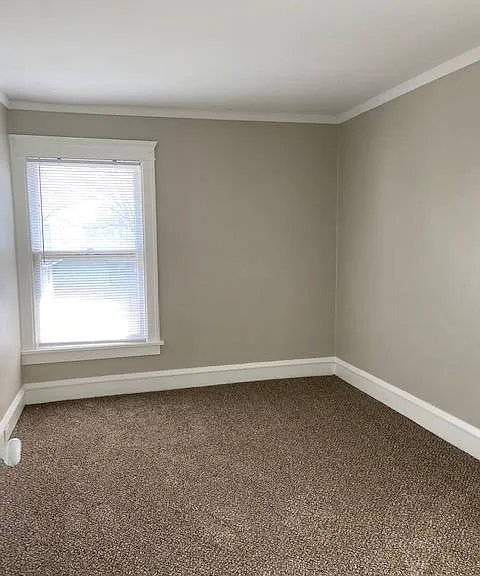 325 W Washington Ave — Photo 4