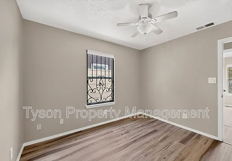 1409 Stoneway Dr NW — Photo 24