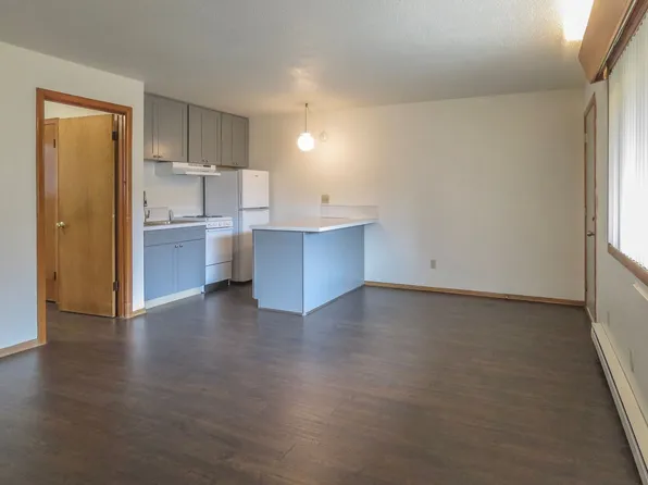 Laurel Lane Apts, 17920 SE Stark St APT 4, Portland, OR 97233