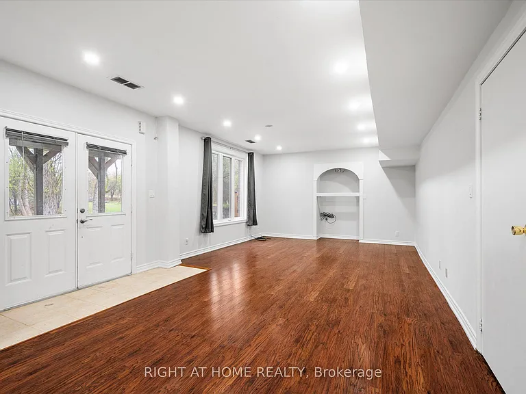 5730 Halls Rd N — Photo 3