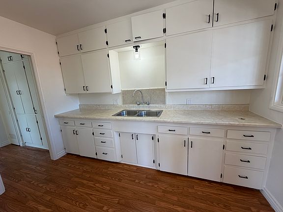 3rd image of 1937 Chestnut Ave APT B