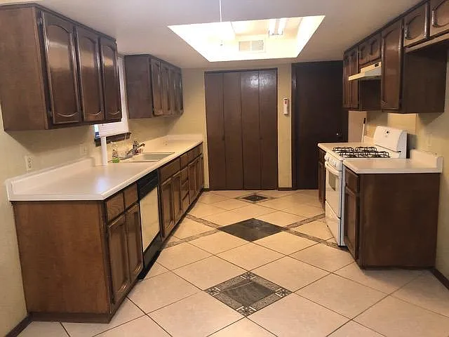 744 Cresta Mira Dr — Photo 13