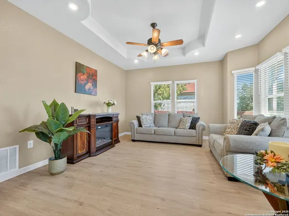 605 Meadow Gate, Converse, TX 78109