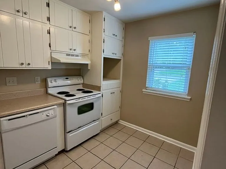 1569 Jacks Dr #A — Photo 6
