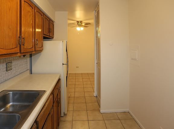 5th image of 3825 N Pine Grove Ave APT 516