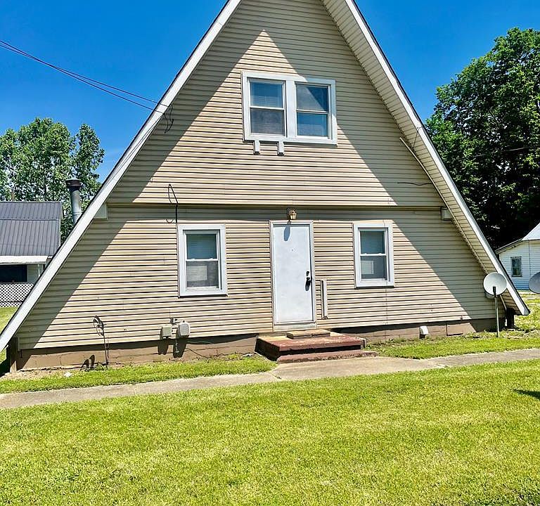 1st image of 706 E 2nd St