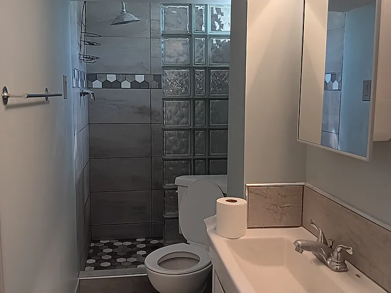 1130 Phelps Ave — Photo 8