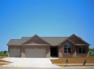 205 Shadow Crk, Washington, IL 61571