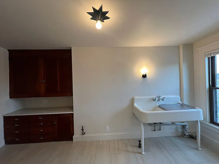 250 N Main St #24 — Photo 4
