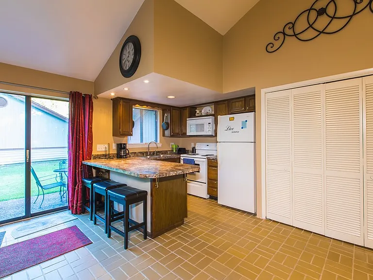 408 Club Villa — Photo 11