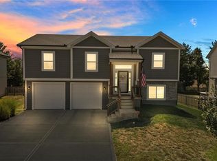 808 SE Holly Ct, Blue Springs, MO 64014