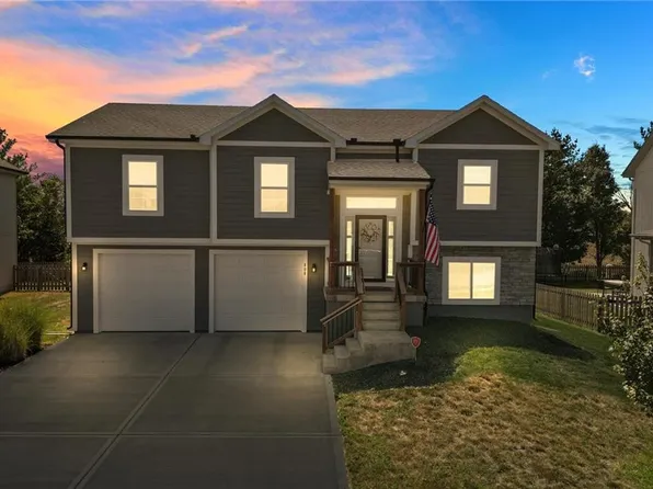 808 SE Holly Ct, Blue Springs, MO 64014