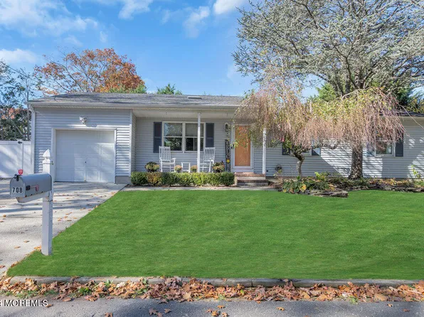 708 Halliard Avenue, Beachwood, NJ 08722
