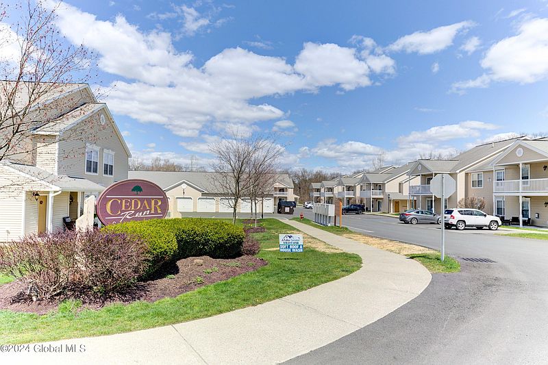 2nd image of 206 Cedar Run