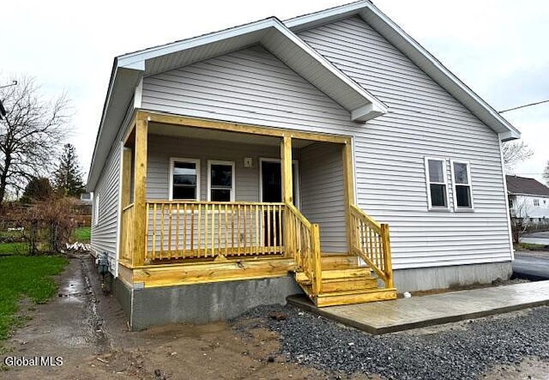4th image of 2004 Foster Avenue