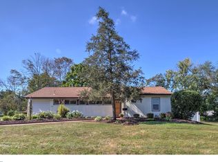 33 Kendall Rd, Kendall Park, NJ 08824